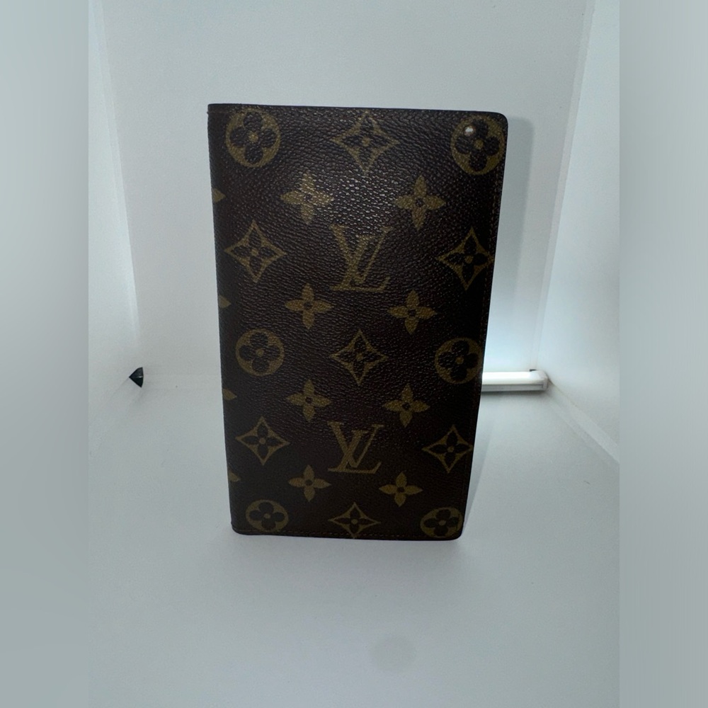 Vintage Louis Vuitton wallet/passport holder